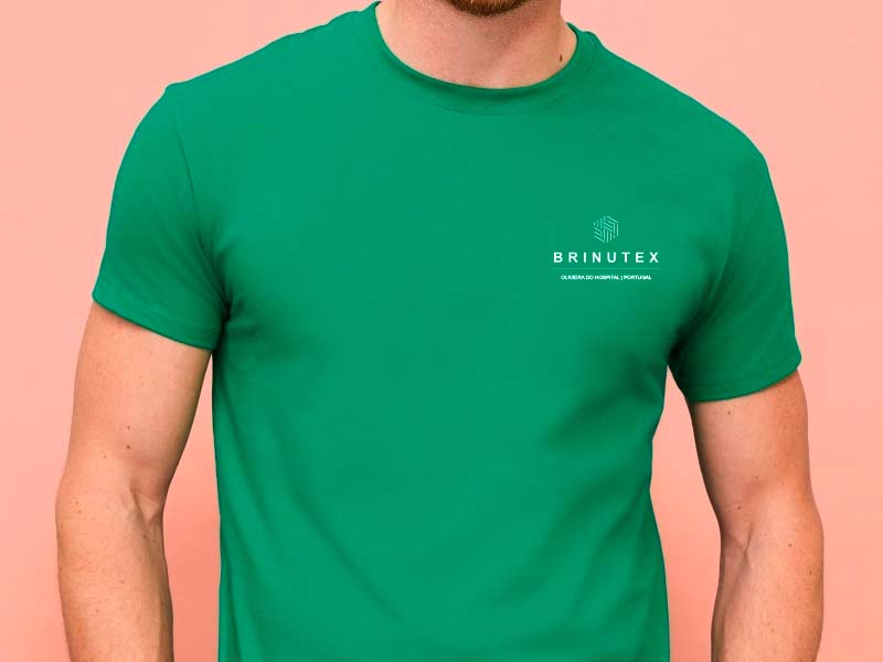 Profesional con polo personalizado